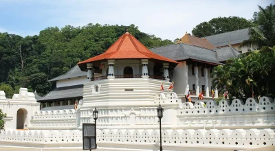 temple-of-tooth-relic-kandy-sri-lanka