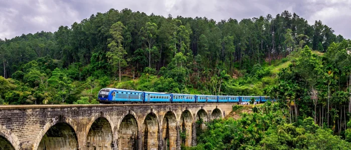 train-journey-sri-lanka train-journey-sri-lanka